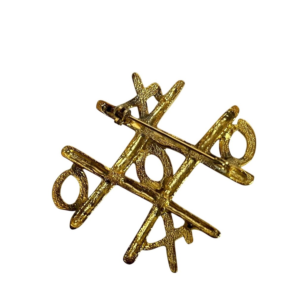 Vintage 1980s Tic Tac Toe Brooch Gold Tone Novelty Game Board Pin X and O 80s